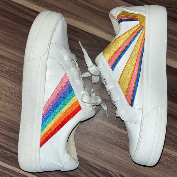 Gianni Bini daydreaming, rainbow sneakers - Picture 2 of 12